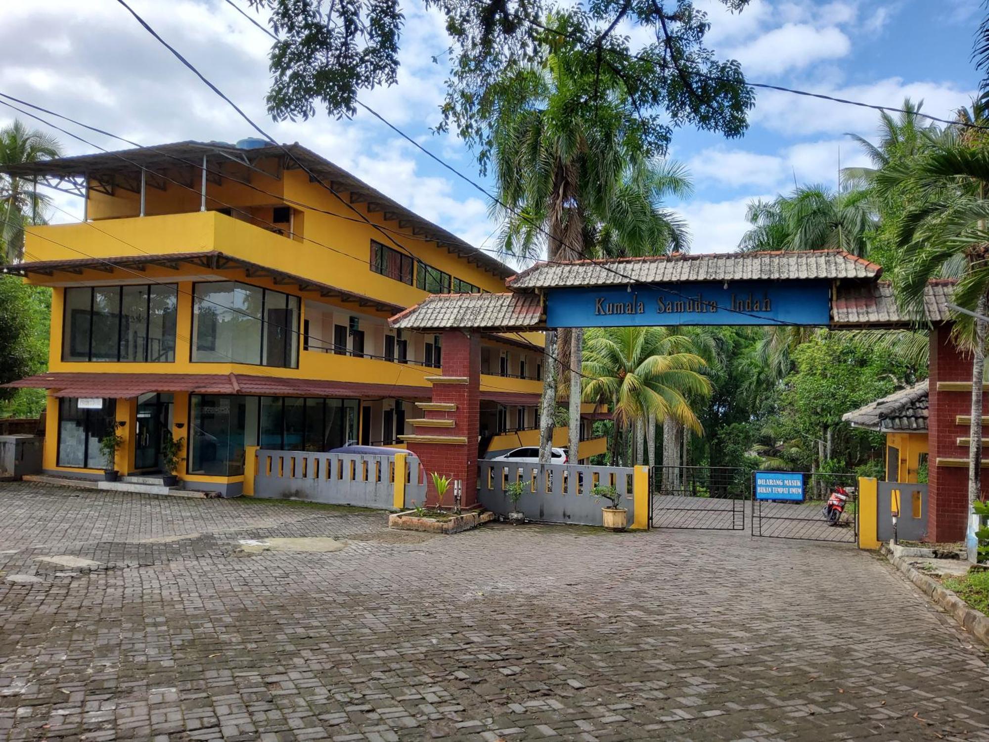 Hotel Kumala Samudra Cikakak Εξωτερικό φωτογραφία